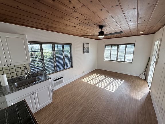 2nd image of 801 SE 4th St
