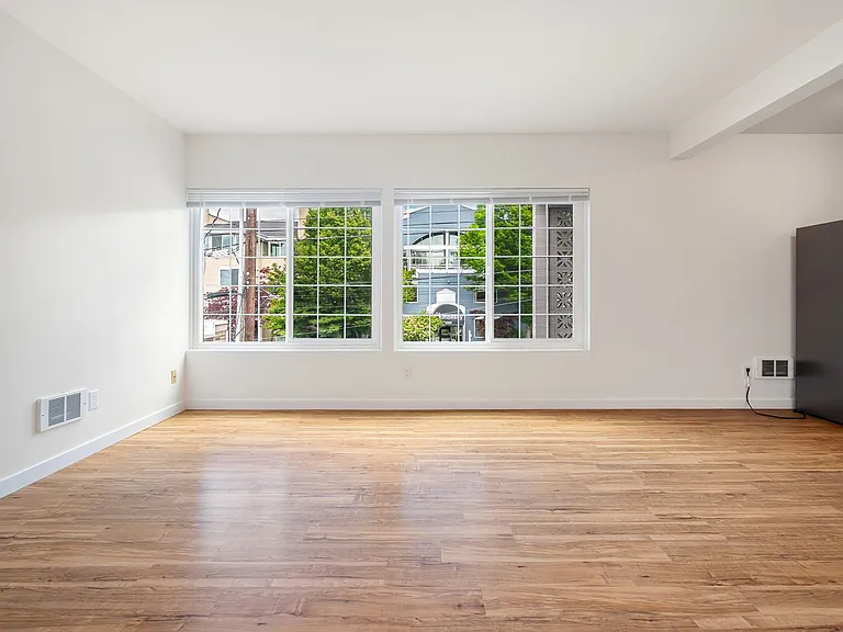 Waytcliff Apartments — Photo 9