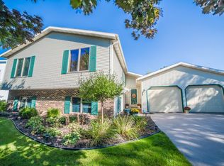 567 Cherry Wood Dr, Oregon, WI 53575