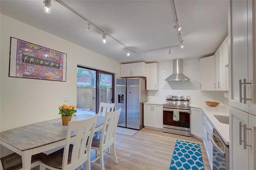 2 bed, 2.5 bath, 1344 sqft, $2,300 — Photo 2