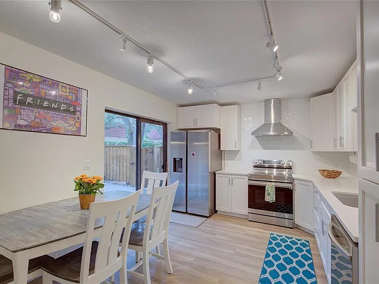2612 2nd Ct — Photo 2