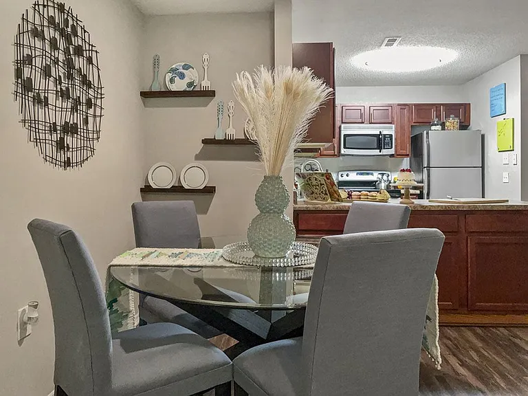 Lexington Farms Apartments — Photo 11