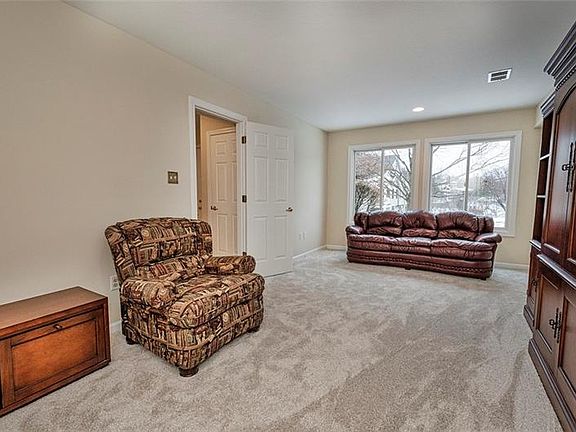 4th image of 9402 Sundance Dr