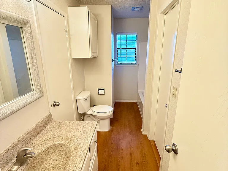 508 Algerita Dr #B — Photo 5