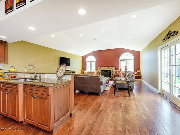 5th image of 16 Dartmouth Dr