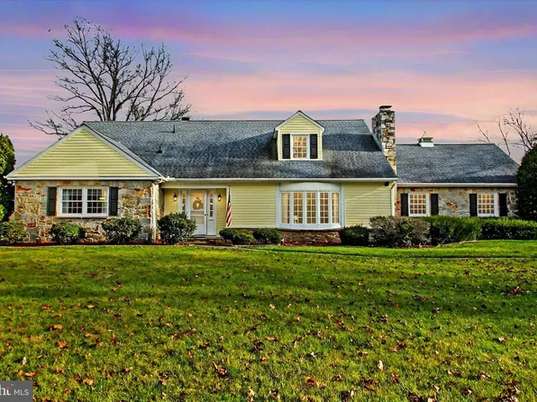 180 Country Club Ln, Gettysburg, PA 17325