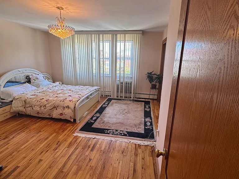 2746 E 22nd St #1 — Photo 9