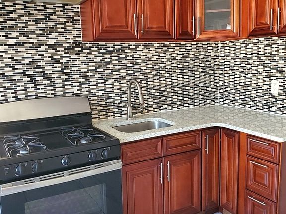5th image of 147-35 Arlington Ter Floor 2