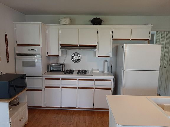 5th image of 1738 Autumn Ln