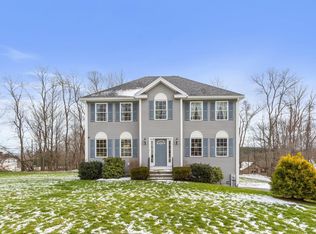 3 Lincoln Ln, Chester, NH 03036