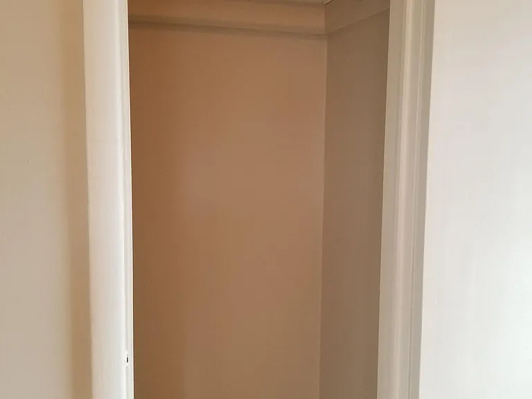 324 E 3rd St #3 — Photo 7