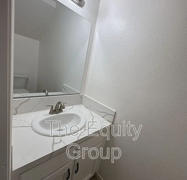 1323 S Court St — Photo 9