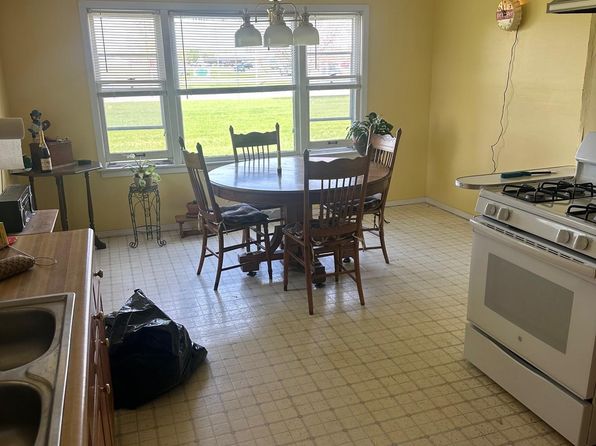 1714 & 1712 W Spresser St, Taylorville, IL 62568