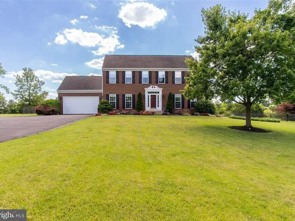 17015 Bivens Ln, Hagerstown, MD 21740