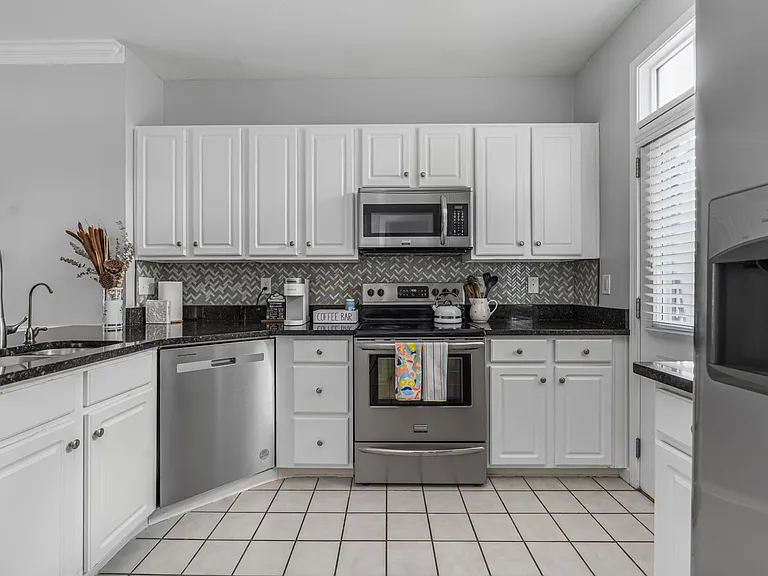 13704 Anthea Ln — Photo 14