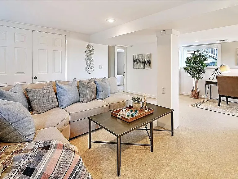 917 W Emerson St — Photo 19