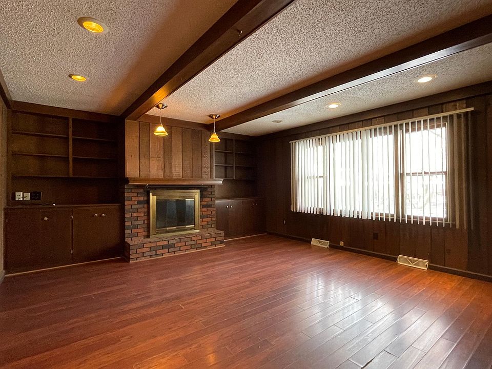 1st image of 713 Outer Park Dr