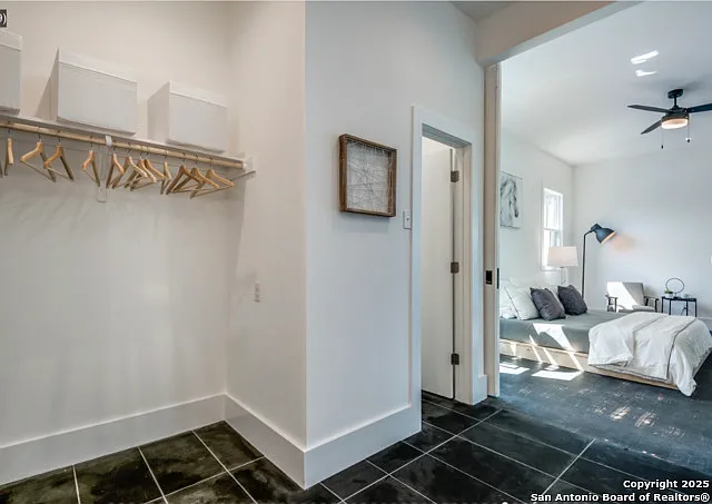 630 E Carson St — Photo 40
