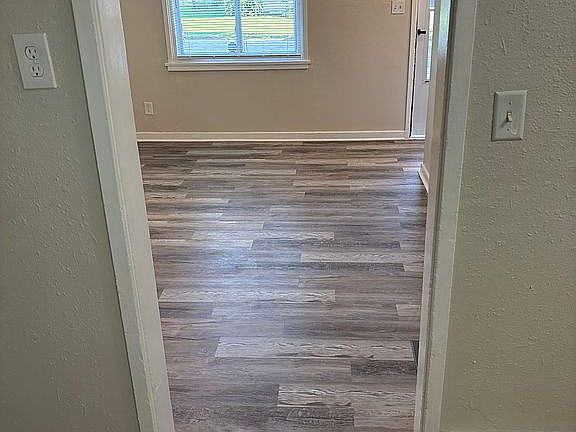 3rd image of 417 Fieldcrest Dr
