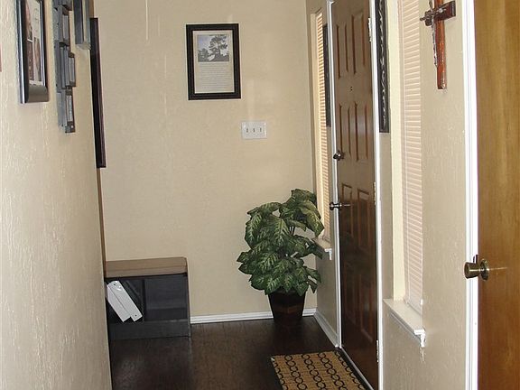 2nd image of 805 SW Chaucer Dr