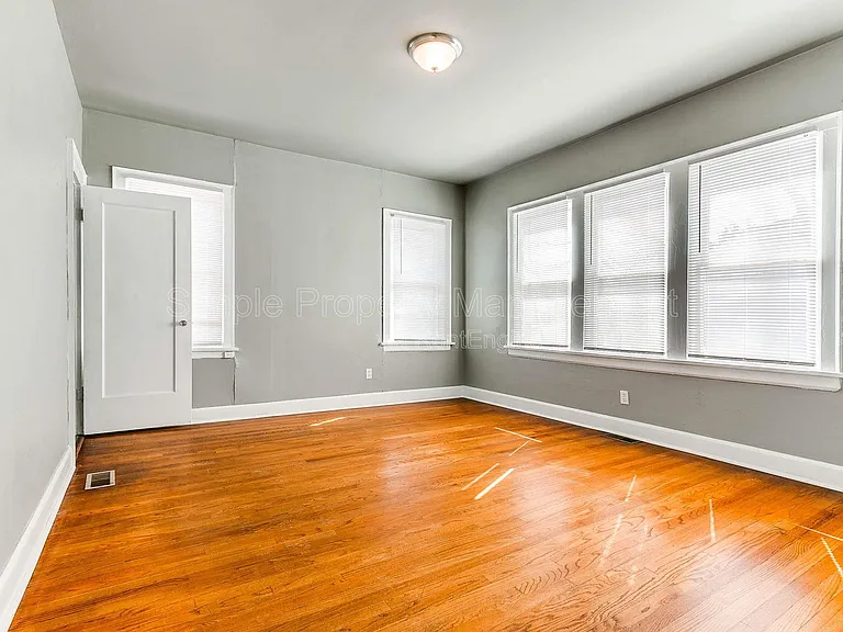 912 NE 21st St — Photo 12