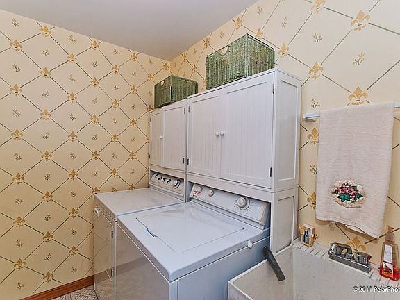 5th image of 532 Greenhill Ln