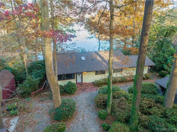 215 Baker Rd, Topping, VA 23169