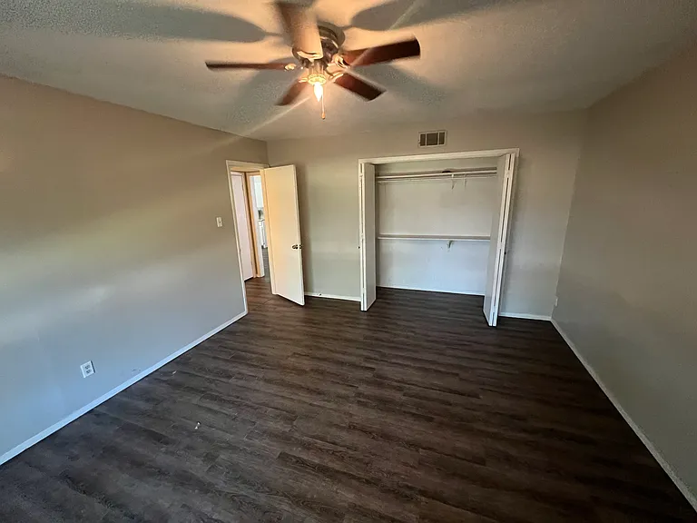 10 Colonial Dr #B — Photo 6