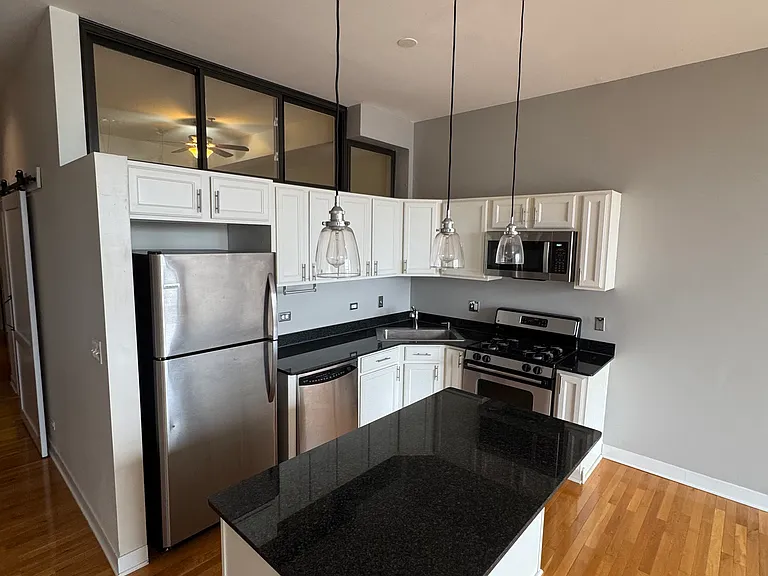 1 S Leavitt St #405 — Photo 1