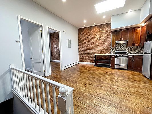 1st image of 400 Chauncey St #2X