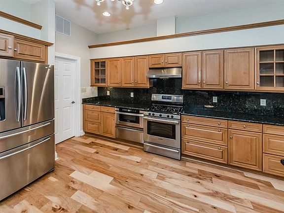 4th image of 1582 E Lake Woodlands Pkwy