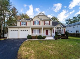 69 E Rogues Path, Huntington Station, NY 11746