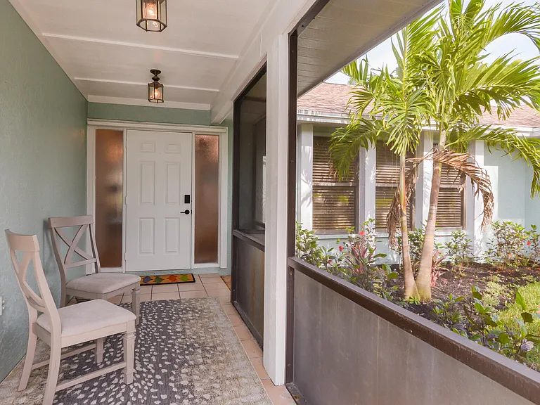 2411 NE Pinecrest Lakes Blvd — Photo 43