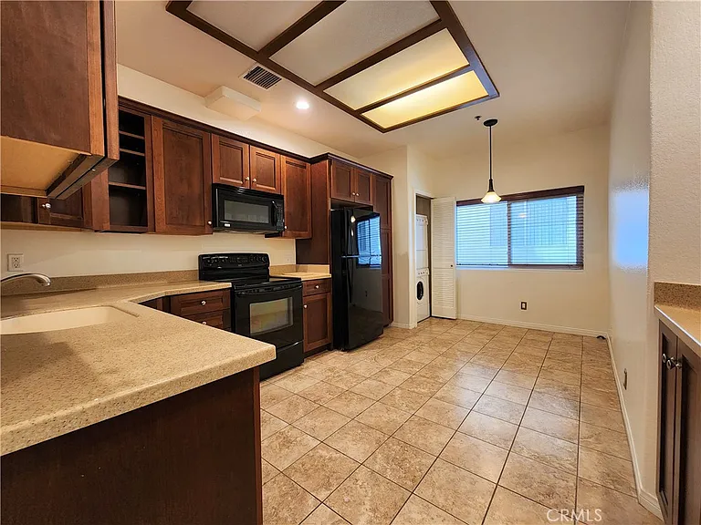 10630 Moorpark St #104 — Photo 12