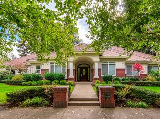 2392 Park View Dr, Eugene, OR 97408