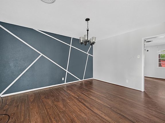 4th image of 2403 Robin Cir