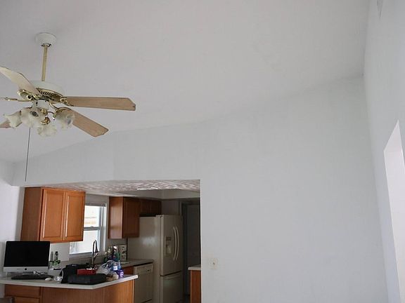 3rd image of 408 Riverwoods Cir