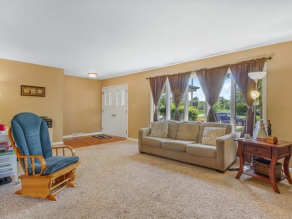 3rd image of 8851 Idlewild Ave
