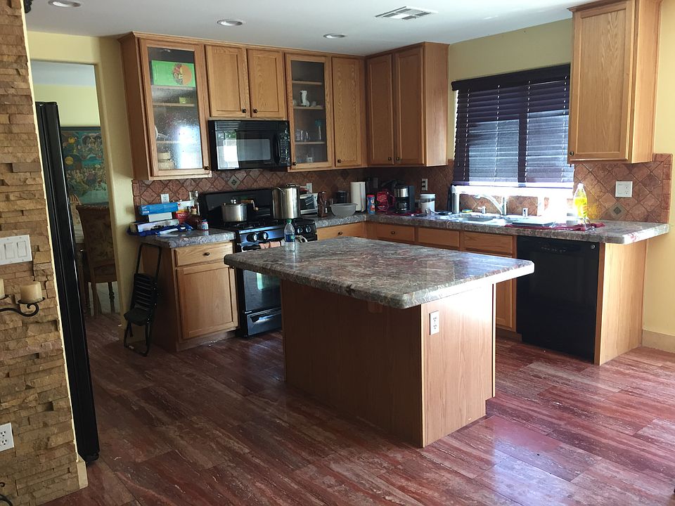 1st image of 8815 Canyon Saddle St