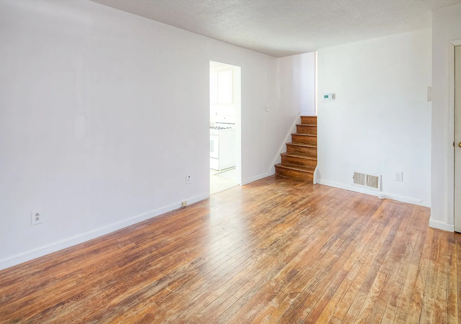 Split Level Near DE/MD line- Showing Friday 8/28 5:30pm-5:45pm and Sunday 8/30 9am-9:15am — Photo 3