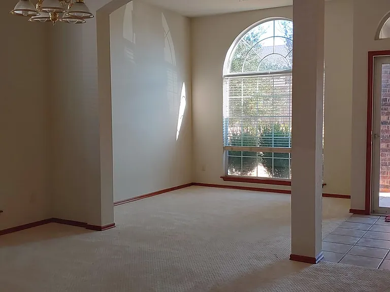 1001 Oak Creek Dr — Photo 2