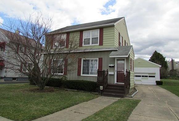 1st image of 604 Dickson St