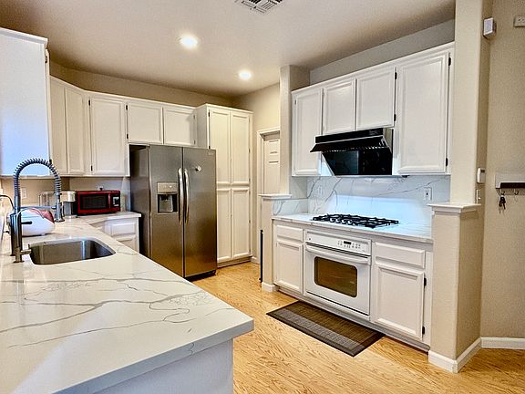 5th image of 572 Shelby Ranch Ln