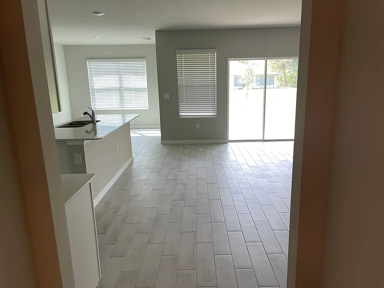 455 Londrina Dr — Photo 10