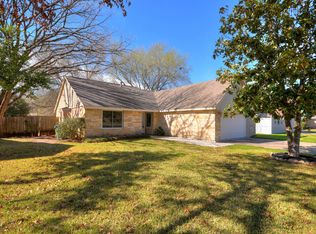 203 Applewood Dr, Pflugerville, TX 78660