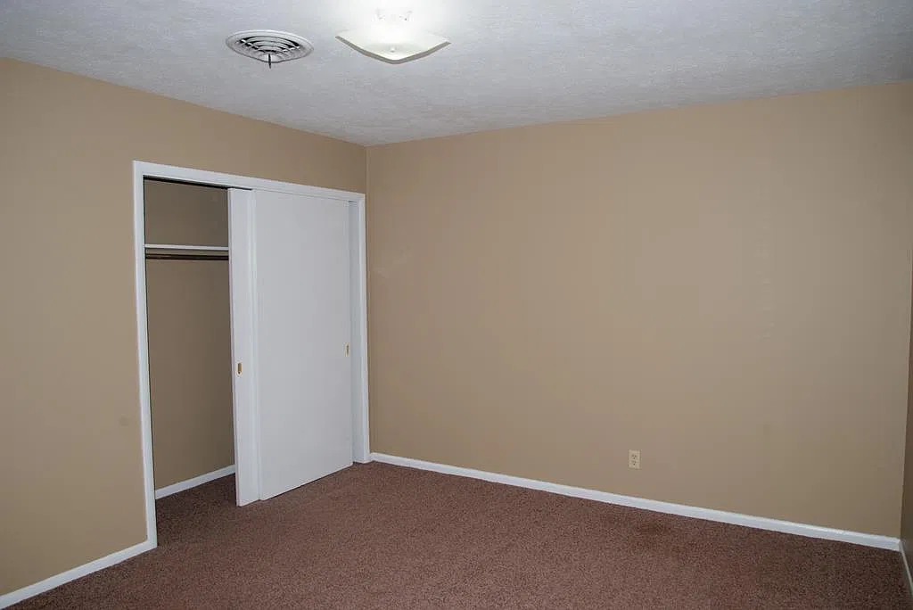 3 bed, 1.5 bath, 1044 sqft, $1,150 — Photo 3