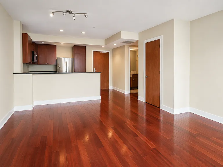 533 Cambridge St — Photo 10