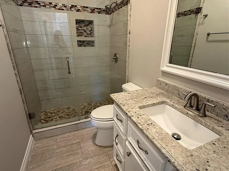 1523 Glen Oaks Dr — Photo 4