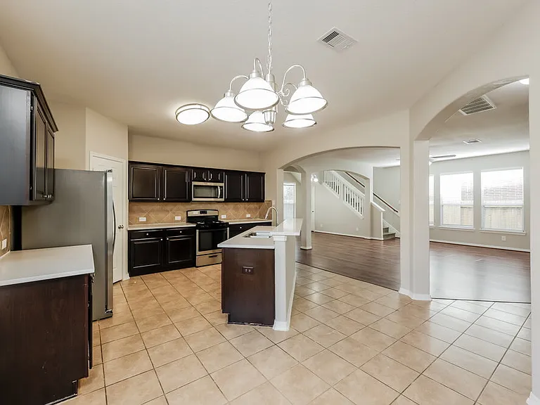 214 Crosby Village Dr — Photo 8