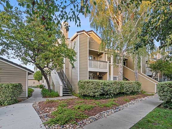 2nd image of 994 Lake Isabella Way